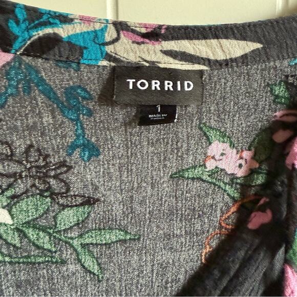 Torrid Pink Gray Relaxed Tie Front Blouse Crinkle Gauze Button Front Peasant 1X - Picture 8 of 9